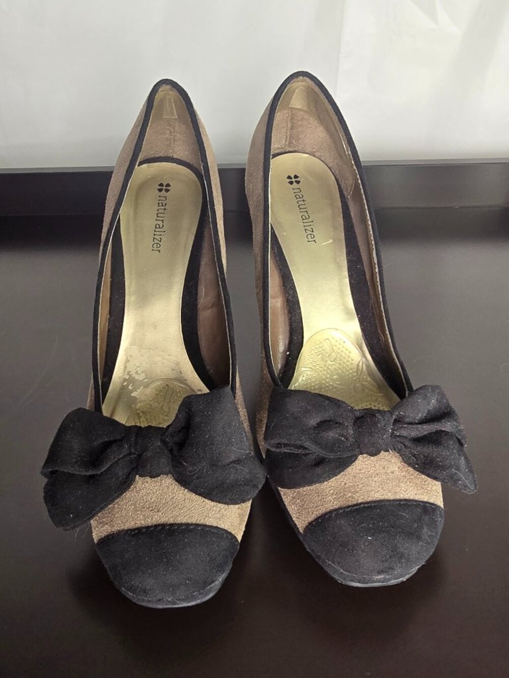 Naturalizer 3.5" Tan and Black Block Heels with Cute Black Bows